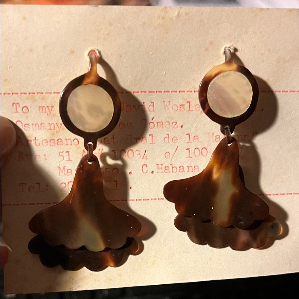 🇨🇺 Vintage Cuban dangly Fan Earrings with Mother-of-Pearl Center